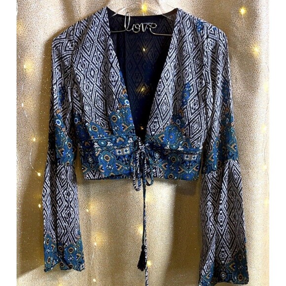 Olivaceous Front Tie Bell Sleeve Boho Style Crop Top Sz S & M New W/O Tags - Picture 1 of 8